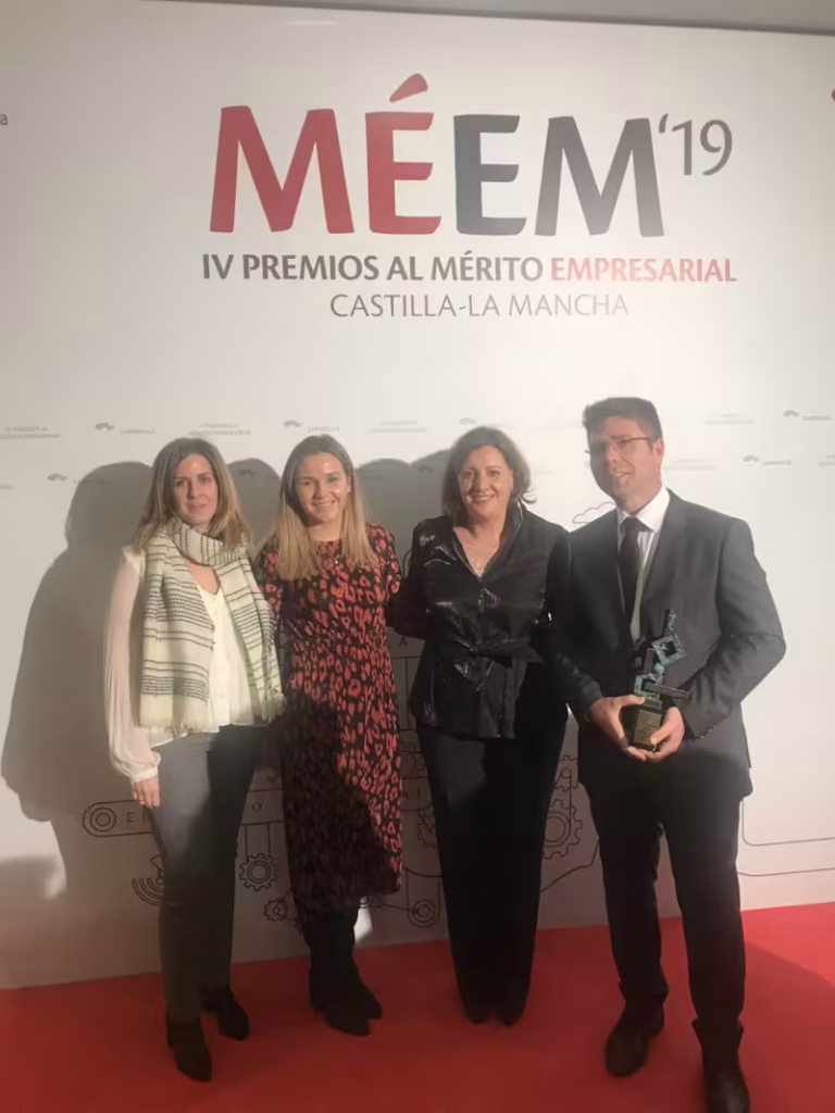 El equipo de Adix junto a Patricia Franco, consejera de Economía, Empresas y Empleo de CLM